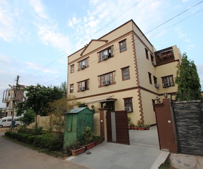 STEPiNN - Ess Kay Ess Villa DLF Phase 1